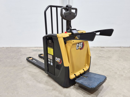 Transpaleta Electrica con plataforma caterpillar NPV20N3 (LITIO) - 3964002 | Europea de Carretillas 2
