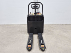 Transpaleta Electrica con plataforma caterpillar NPV20N3 (LITIO) - 3964002 | Europea de Carretillas