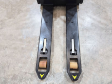 Transpaleta Electrica con plataforma caterpillar NPV20N3 (LITIO) - 3964002 | Europea de Carretillas