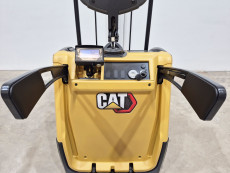 Transpaleta Electrica con plataforma caterpillar NPV20N3 (LITIO) - 3964002 | Europea de Carretillas