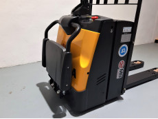 Transpaleta Electrica con plataforma mb forklift RPL201H (Litio) - 2929071 | Europea de Carretillas