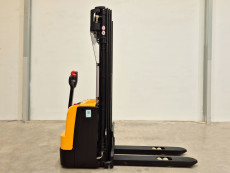 Apilador Electrico conductor a pie mb forklift WSA161L (Litio) 24V 205Ah - 3595012 | Europea de Carretillas