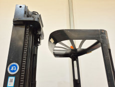 Carretilla Retractil conductor sentado linde R14 - 426031 | Europea de Carretillas