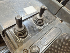 Carretilla Retractil conductor sentado linde R14 - 426031 | Europea de Carretillas