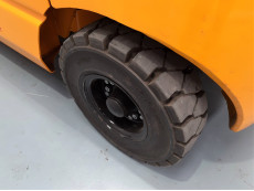 Carretilla Elevadora Electrica 4 ruedas mb forklift EFL302 (Litio) - 3185005 | Europea de Carretillas