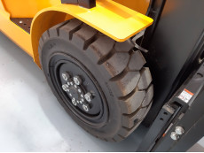 Carretilla Elevadora Electrica 4 ruedas mb forklift EFL302 (Litio) - 3185005 | Europea de Carretillas