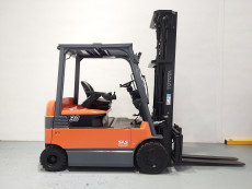 Carretilla Elevadora Electrica 4 ruedas toyota 7FBMF30 - 3201003 | Europea de Carretillas