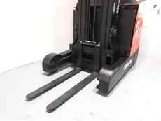 Carretilla Retractil conductor sentado bt RRE-180-E - 3213002 | Europea de Carretillas