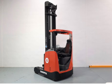 Carretilla Retractil conductor sentado bt RRE-180-E - 3213002 | Europea de Carretillas