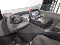 Carretilla Retractil conductor sentado bt RRE-180-E - 3213002 | Europea de Carretillas