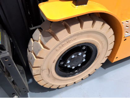 Carretilla Elevadora Electrica 4 ruedas mb forklift EFL181 (Litio) - 3234004 | Europea de Carretillas 2