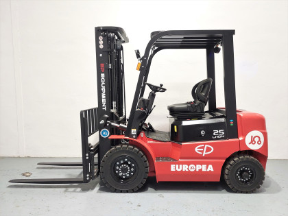 Carretilla Elevadora Electrica 4 ruedas mb forklift EFL252 (Litio) - 3258005 | Europea de Carretillas