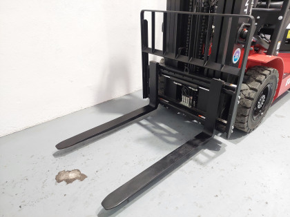 Carretilla Elevadora Electrica 4 ruedas mb forklift EFL252 (Litio) - 3258006 | Europea de Carretillas 2