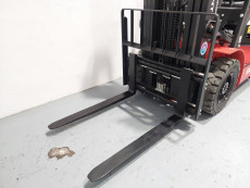 Carretilla Elevadora Electrica 4 ruedas mb forklift EFL252 (Litio) - 3258006 | Europea de Carretillas