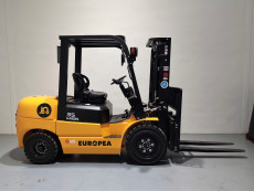 Carretilla Elevadora Electrica 4 ruedas mb forklift EFL352 (Litio) - 3408005 | Europea de Carretillas