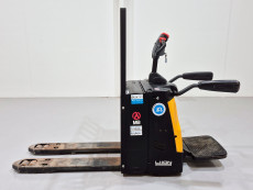 Transpaleta Electrica con plataforma mb forklift RPL201H (Litio) - 2929099 | Europea de Carretillas