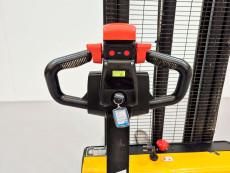 Apilador Electrico conductor a pie mb forklift ESL122 (2S330) (Litio) 24V 80Ah - 3486014 | Europea de Carretillas