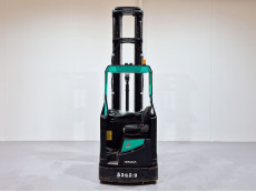 Carretilla Retractil conductor sentado mitsubishi RB16N2HC - 3563002 | Europea de Carretillas