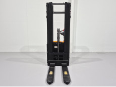 Apilador Electrico conductor a pie mb forklift WSA161L (Litio) 24V 205Ah - 3595038 | Europea de Carretillas