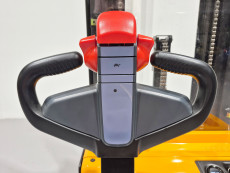 Apilador Electrico conductor a pie mb forklift WSA161L (Litio) 24V 205Ah - 3595038 | Europea de Carretillas