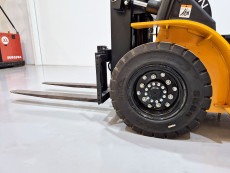 Carretilla Elevadora Electrica 4 ruedas mb forklift EFL253 (Litio) 80V 280Ah - 3629014 | Europea de Carretillas