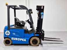 Carretilla Elevadora Electrica 4 ruedas byd SEF25C LitioHierroFosfato - 3675002 | Europea de Carretillas