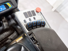 Carretilla Elevadora Electrica 4 ruedas byd SEF25C LitioHierroFosfato - 3675002 | Europea de Carretillas
