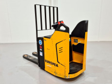 Transpaleta Electrica con plataforma mb forklift KPL201H - 3822003 | Europea de Carretillas