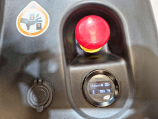 Transpaleta Electrica con plataforma mb forklift KPL201H - 3822003 | Europea de Carretillas