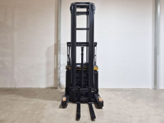 Carretilla Retractil conductor sentado caterpillar NR16N3H (Litio) - 3908006 | Europea de Carretillas