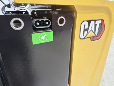 Carretilla Retractil conductor sentado caterpillar NR16N3H (Litio) - 3908006 | Europea de Carretillas