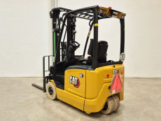 Carretilla Elevadora Electrica 3 ruedas caterpillar EP18CN2T (LITIO) - 3965003 | Europea de Carretillas