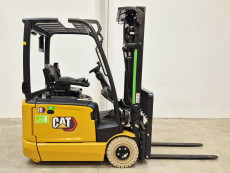 Carretilla Elevadora Electrica 3 ruedas caterpillar EP18CN2T (LITIO) - 3965003 | Europea de Carretillas