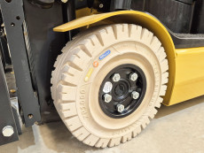 Carretilla Elevadora Electrica 3 ruedas caterpillar EP18CN2T (LITIO) - 3965003 | Europea de Carretillas