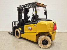 Carretilla Elevadora Electrica 4 ruedas caterpillar EP55NH - 3970002 | Europea de Carretillas