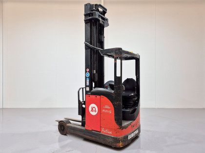 Carretilla Retractil conductor sentado linde R20 - 741008 | Europea de Carretillas 2