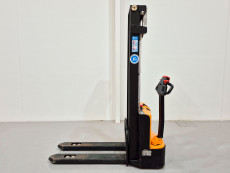 Apilador Electrico conductor a pie mb forklift ES12-12ES (2S330) - 2077040 | Europea de Carretillas