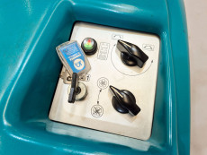 Barredora Conductor a pie eureka KOBRA EB - 2192003 | Europea de Carretillas
