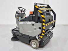Barredora Conductor sentado bhior BS1300HXL - 3860002 | Europea de Carretillas