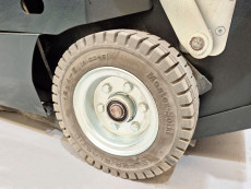 Barredora Conductor sentado bhior BS1300HXL - 3860002 | Europea de Carretillas