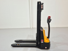 Apilador Electrico conductor a pie mb forklift ESA121 (2S270) (Gel) - 3872003 | Europea de Carretillas