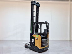 Carretilla Retractil conductor sentado caterpillar NR16N3H (Litio) - 3908007 | Europea de Carretillas