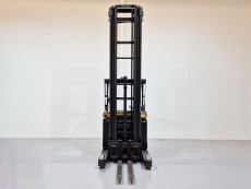 Carretilla Retractil conductor sentado caterpillar NR16N3H (Litio) - 3908007 | Europea de Carretillas