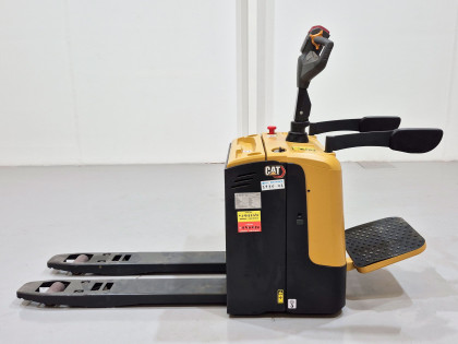 Transpaleta Electrica con plataforma caterpillar NPV20QL (Litio) - 3930002 | Europea de Carretillas