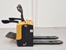 Transpaleta Electrica con plataforma caterpillar NPV20QL (Litio) - 3930002 | Europea de Carretillas