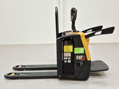 Transpaleta Electrica con plataforma caterpillar NPV20N3 (LITIO) - 3964012 | Europea de Carretillas