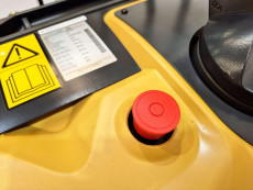 Transpaleta Electrica con plataforma caterpillar NPV20N3 (LITIO) - 3964012 | Europea de Carretillas