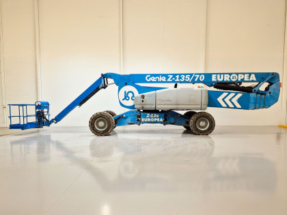 Plataforma Articulada Diesel genie Z135/70 - 2338003 | Europea de Carretillas