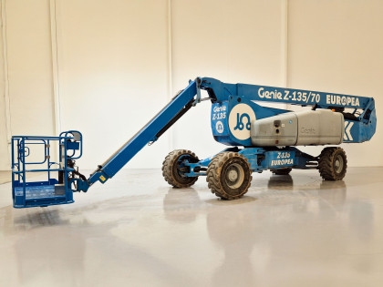 Plataforma Articulada Diesel genie Z135/70 - 2338003 | Europea de Carretillas 2
