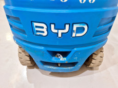 Carretilla Elevadora Electrica 4 ruedas byd SEF25C LitioHierroFosfato - 3675003 | Europea de Carretillas